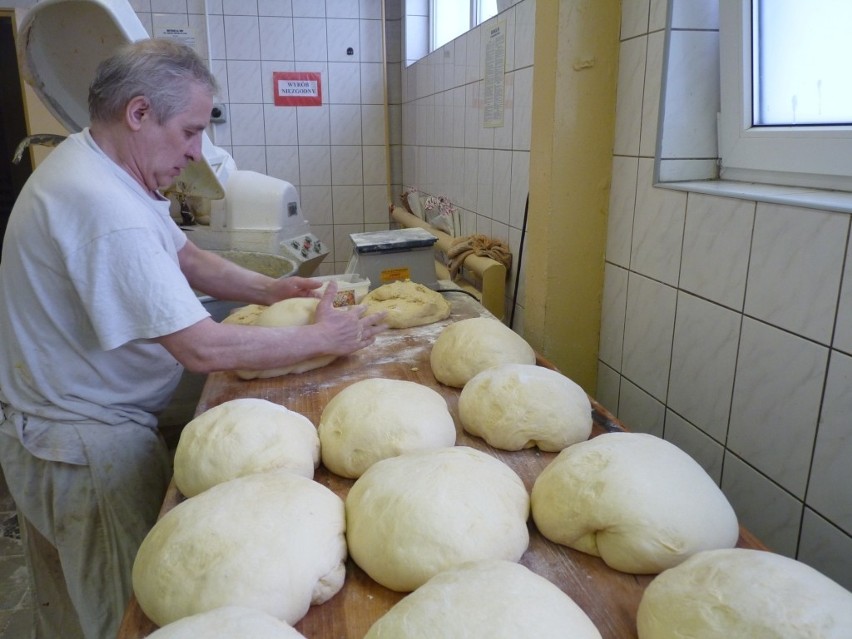 Pączek pączkowi nierówny... Jak do Tłustego Czwartku przygotowywała się ciastkarnia Zorzy? [ZDJĘCIA]