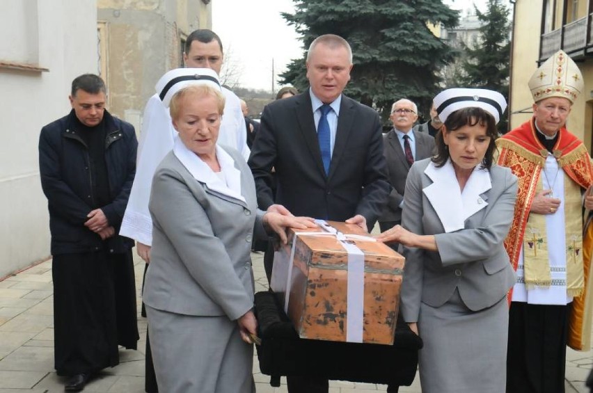 Uroczyste wprowadzenie relikwii błogosławionej Hanny Chrzanowskiej, patronki Medycznego Studium Zawodowego w Ostrowie Wielkopolskim