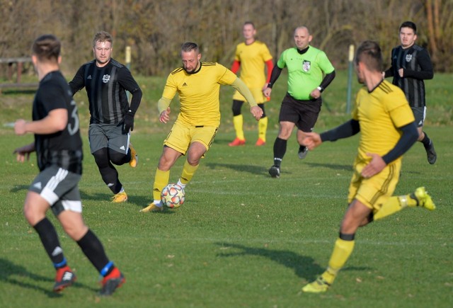 Motor Grochowce (żółte) przegrał w Krównikach 0:3.