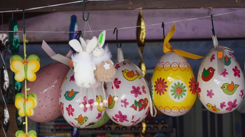 Jarmark Wielkanocny przed Ratuszem w Białymstoku. Zobacz, co można znaleźć na rozstawionych na Rynku Kościuszki stoiskach (zdjęcia)