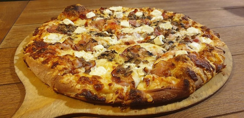 Pizzeria "Pappas" , ul. Batorego 11, tel.14 676 66 60