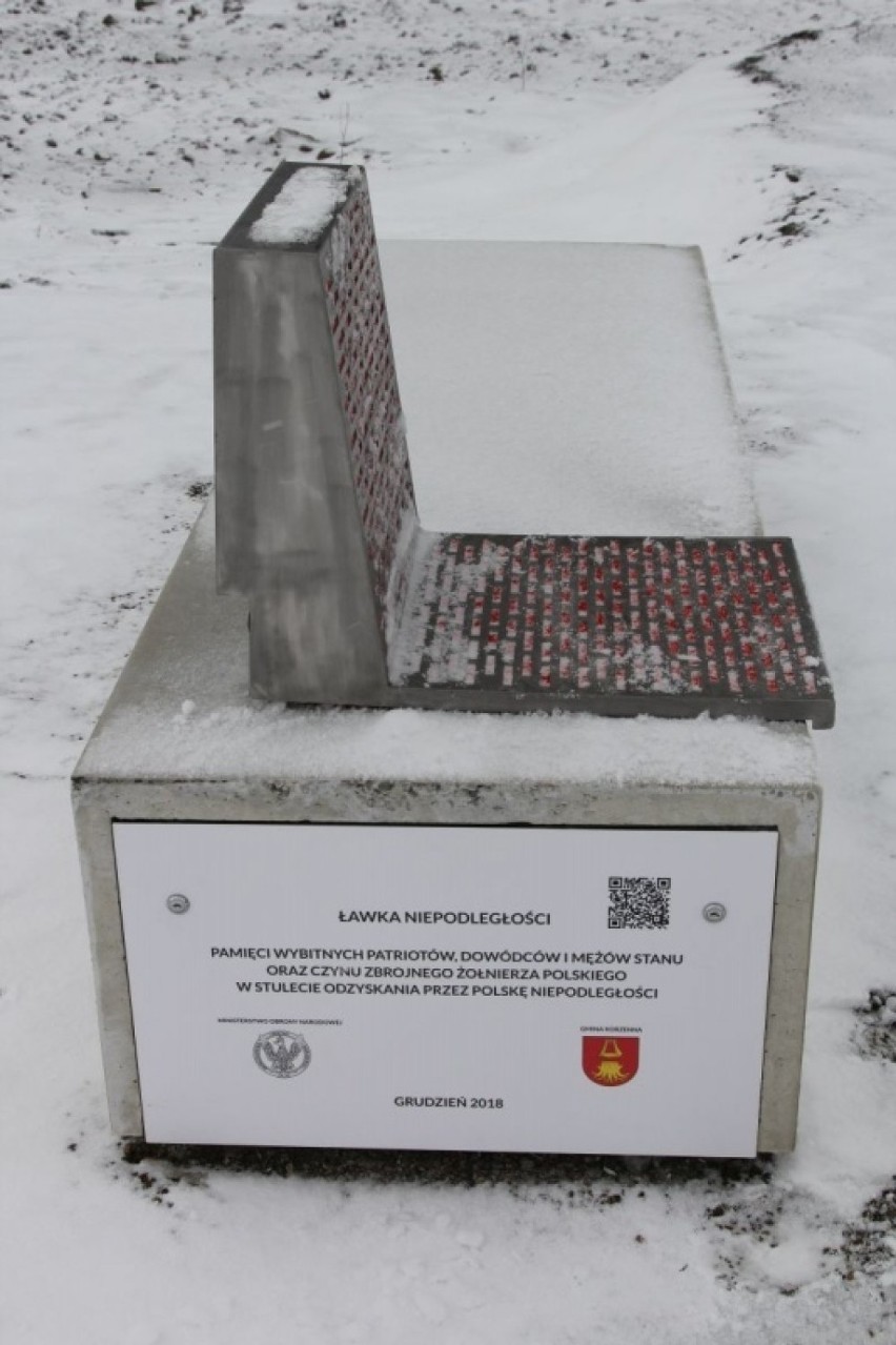 Ławka Niepodległości z depeszą Piłsudskiego stanęła w Lipnicy Wielkiej [ZDJĘCIA]