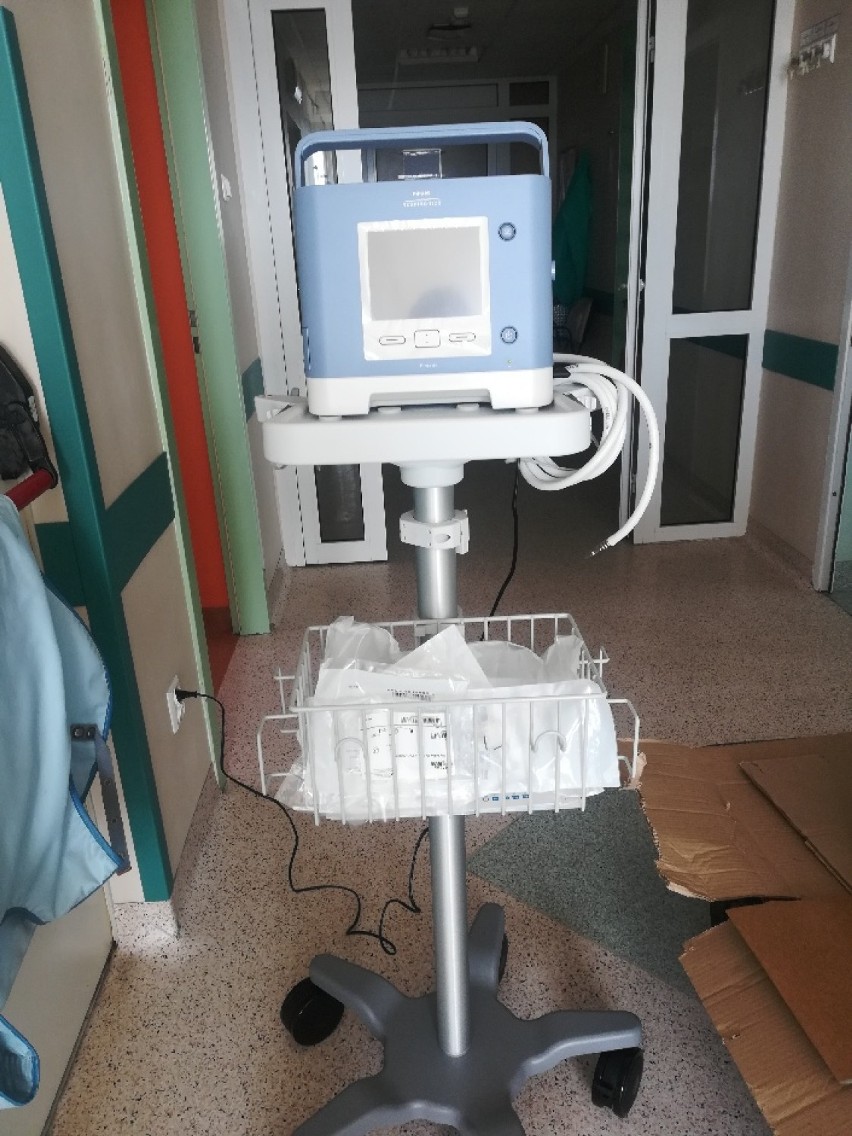 Nowy respirator i kontener w łęczyckim szpitalu (ZDJĘCIA) 