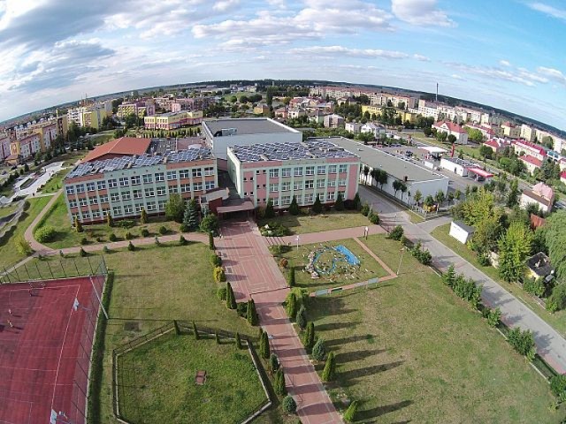 Biblioteka Publiczna tymczasowo znajduje się w budynku gimnazjum