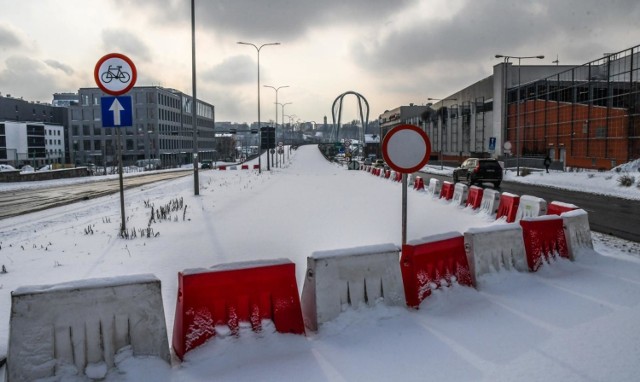 10.02.2020 bydgoszcz  trasa uniwersytecka zamknieta snieg opady odsniezanie  fot.dariusz bloch/polska press