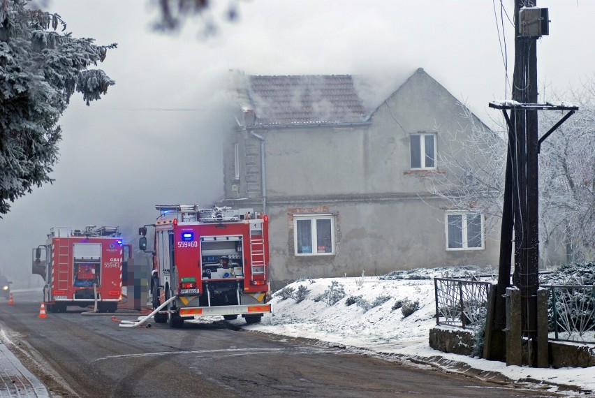 W Dźwiersznie Wielkim w gminie Łobżenica w ogniu stanął dom jednorodzinny [ZDJĘCIA]