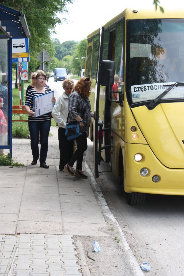 Wielu mieszkańców gminy Szczekociny korzysta z autobusów. Teraz można już wybrać konkurencyjną ofertę w porównaniu z prywatnym przewoźnikiem.