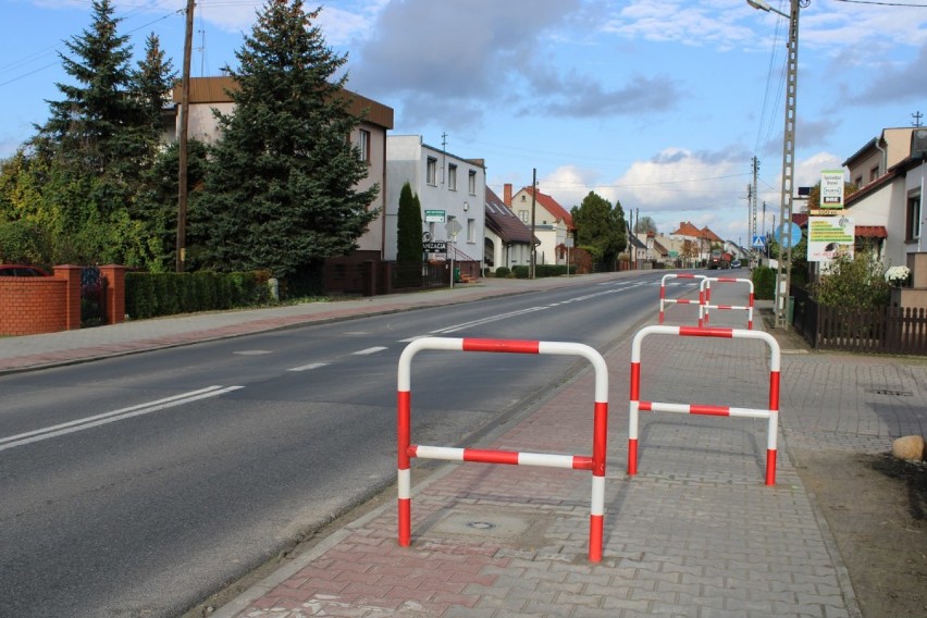 Zamontowane barierki dzisiaj budzą wiele spornych opini i...