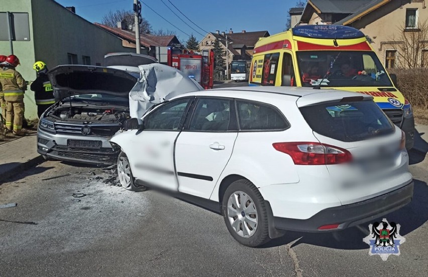 Groźny wypadek w Głuszycy. Poważnie ranna pasażerka trafiła...