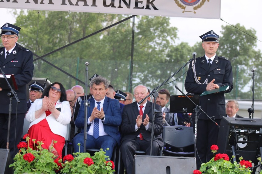 Powiatowe obchody Dnia Strażaka w Czarnożyłach. Przekazano i...