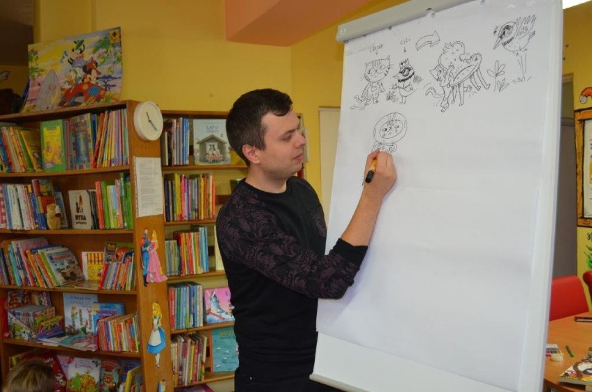 Dzieci spotkały się z ilustratorem Przemysławem Liputem  (ZDJĘCIA)
