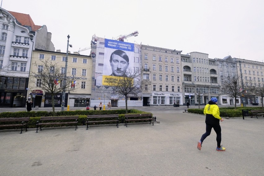 Ogromny baner z wizerunkiem Władimira Putina zawisł w...