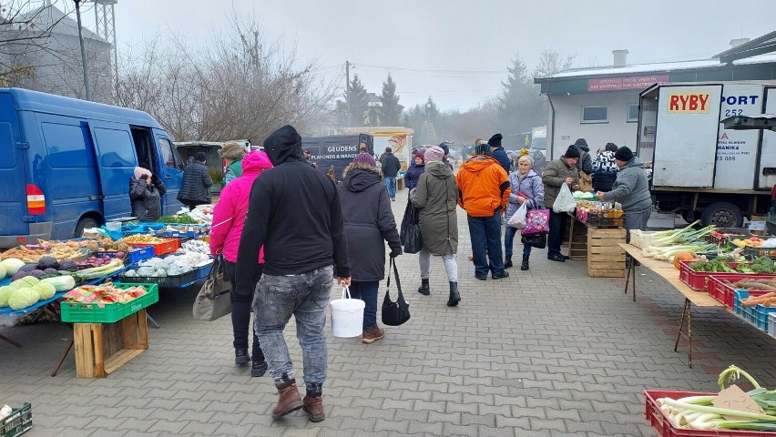 Jakie ceny warzyw i owoców na targu w Opatowie? Zobacz w...