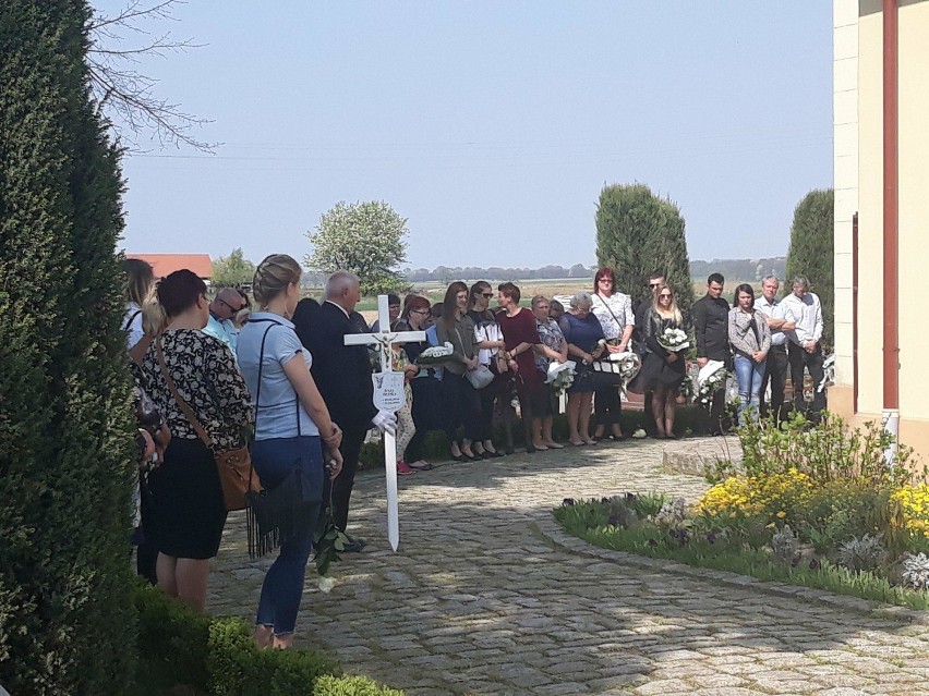 Kaja Bedka spoczęła dziś na cmentarzu w Gołębicach. Żegnały ją tłumy mieszkańców