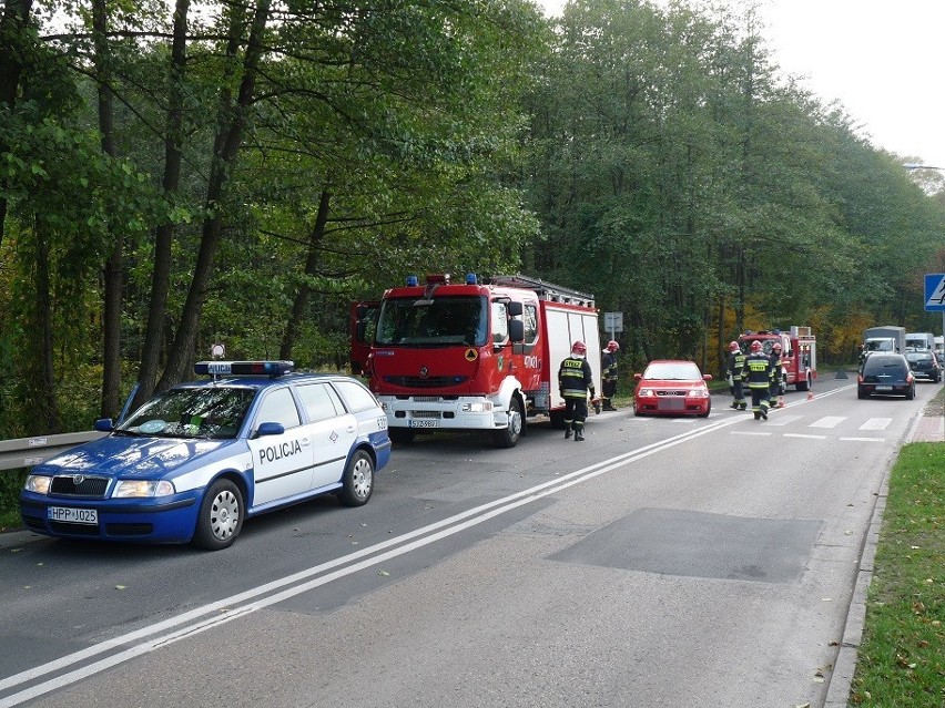 Wypadek w Jastrzębiu-Zdroju: Kierowca wjechał do rowu na Podhalańskiej