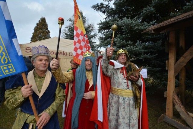 Trzej Królowie dotarli na rynek w Staszowie. Na kolejnych zdjęciach wspaniałe Święto Trzech Króli w Staszowie