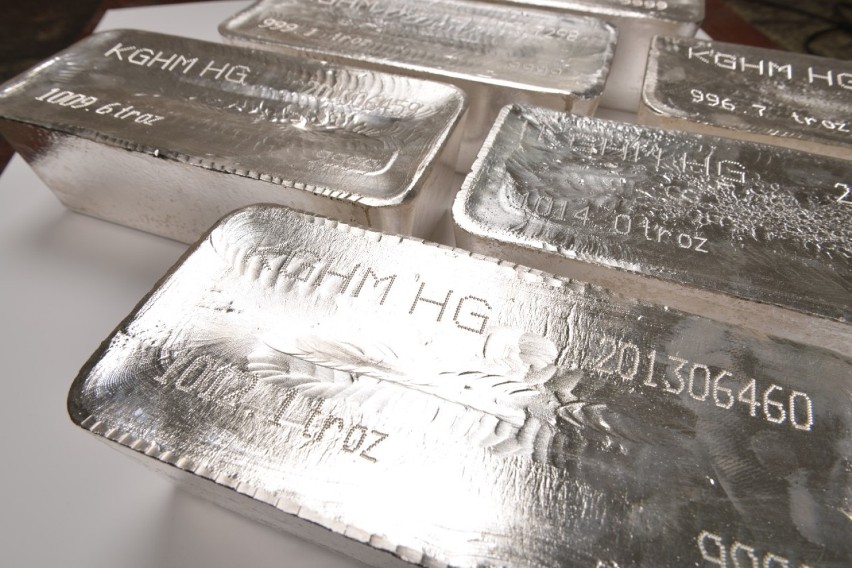 KGHM największą kopalnią srebra na świecie. Jego produkcja odbywa się w Hucie Miedzi Głogów