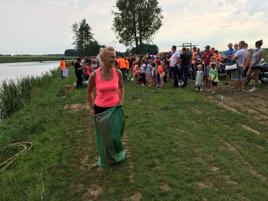 Blisko 300 osób bawiło się na akcji "Aktywnie, bezpiecznie z wodą i przyrodą", która odbyła się w Broniszewicach   
