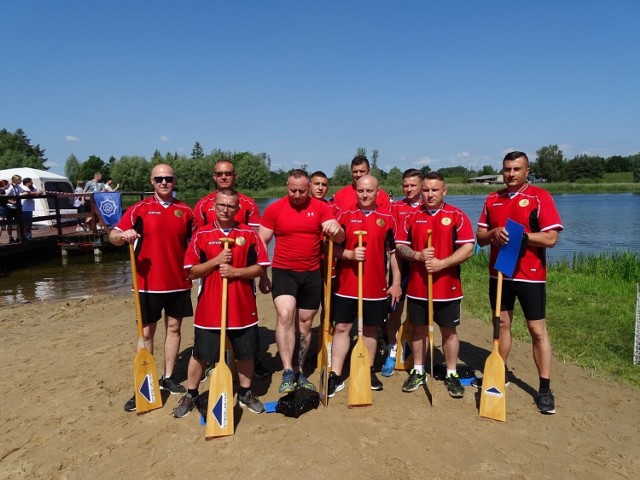 Drużyny reprezentujące służby mundurowe rywalizowały w turniej smoczych łodzi w Chełmnie