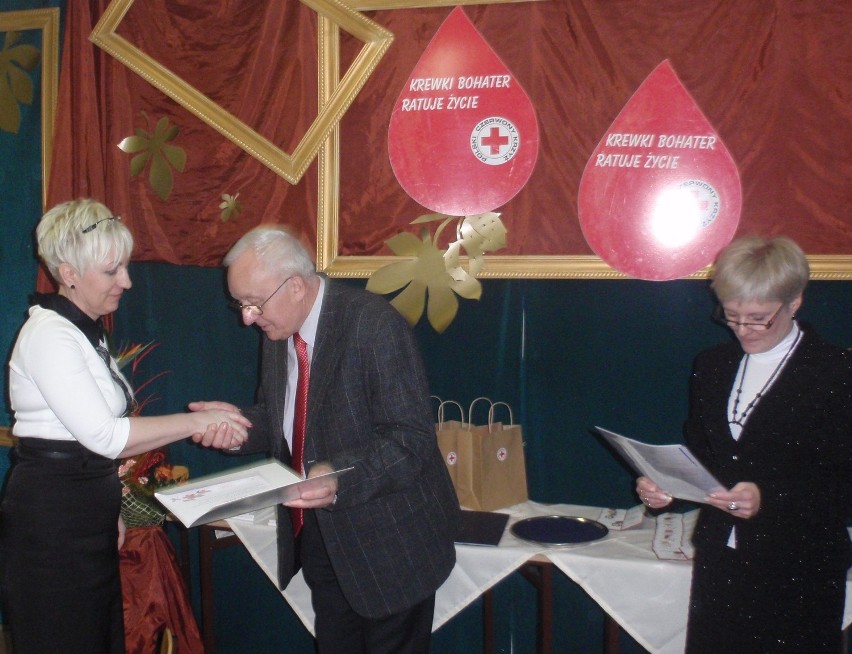Święto krwiodawców w Tomaszowie Maz. Wyróżnienia dla zasłużonych osób i instytucji (FOTO)