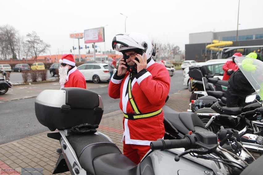 Tak było na paradzie MotoMikołaje pod Halą Mistrzów we...