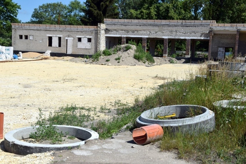 Opuszczony plac budowy pińczowskiego dworca. Wkrótce ma...