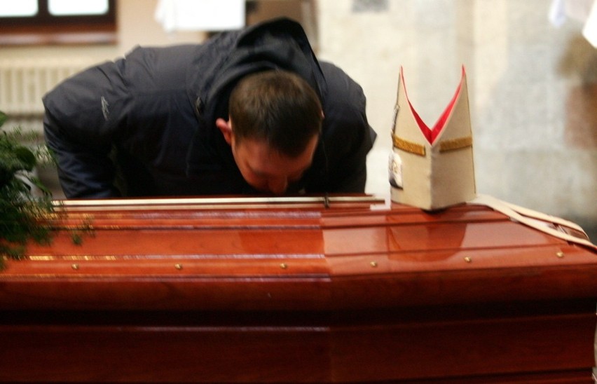 18.02.2011 Drugi dzień uroczystości pogrzebowych abpa...