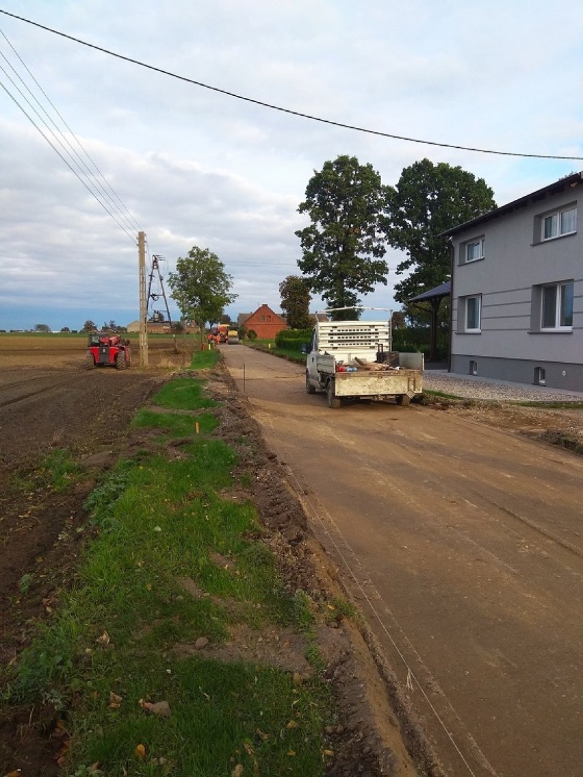 Ruszyła budowa drogi gminnej w Mokronosach w gminie Damasławek 
