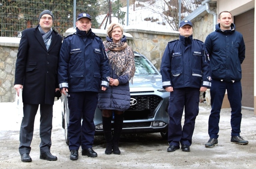 Kryniccy policjanci mają nowy radiowóz dofinansowany przez samorząd