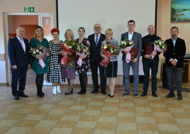 Wręczenie nagród nauczycielom  z gminy Wielgie z okazji Dnia Edukacji Narodowej