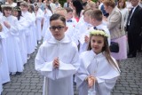 Dzieci z parafii pw. Ducha Św. w Śremie przystąpiły do Pierwszej Komunii Świętej [zdjęcia]