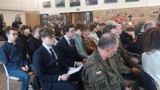 Młodzież pamięta o Katyniu. W Niepublicznym Technikum w Opatowie zorganizowano obchody Dnia Pamięci Ofiar Zbrodni Katyńskiej