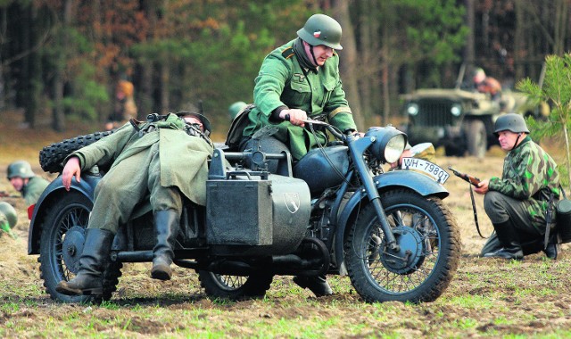 Historyczne rekonstrukcje są coraz bardzie popularne. Wołoszański chciał odtworzyć walki z 1939 roku