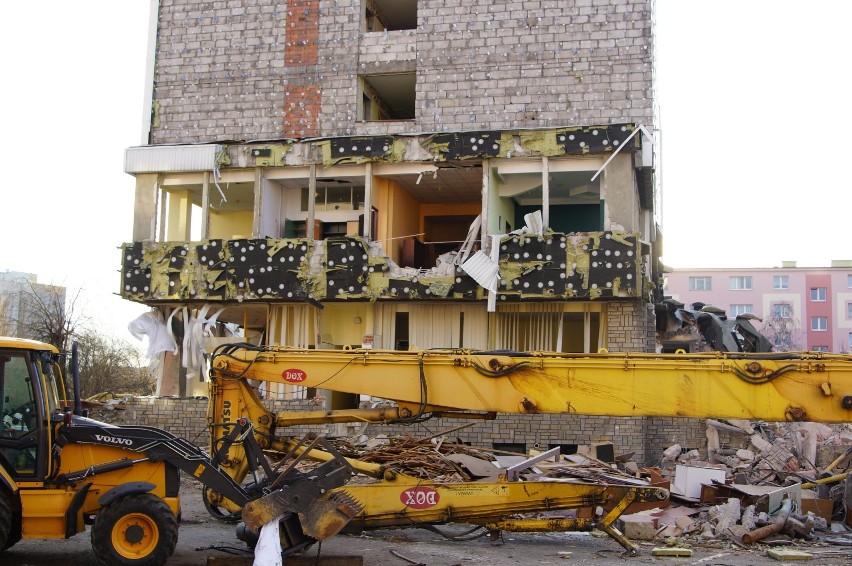 Trwa wyburzanie byłego hotelu Orbis Prosna w Kaliszu
