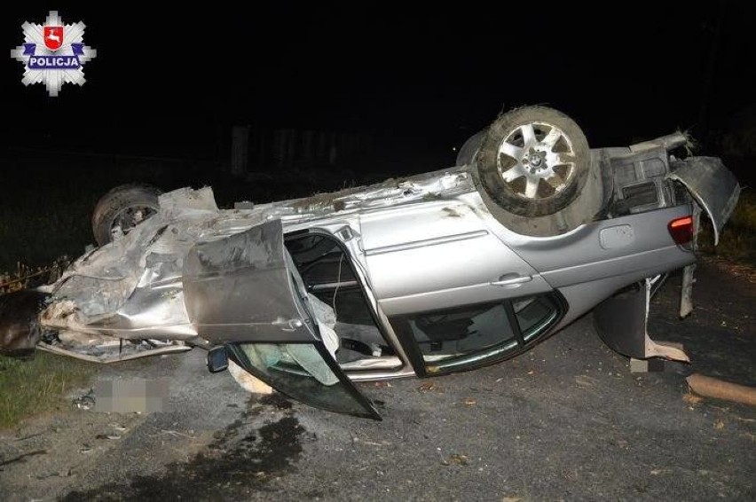 Wypadek pod Biłgorajem. 24-latek ranny, wóz rozbity

W...