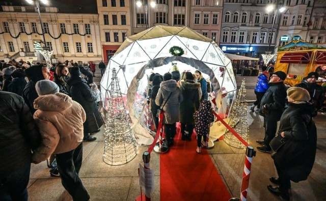 W ramach mikołajkowej gry miejskiej należy "zdobyć" kilka bożonarodzeniowych atrakcji na terenie Starego Rynku i okolicy w Bydgoszczy.