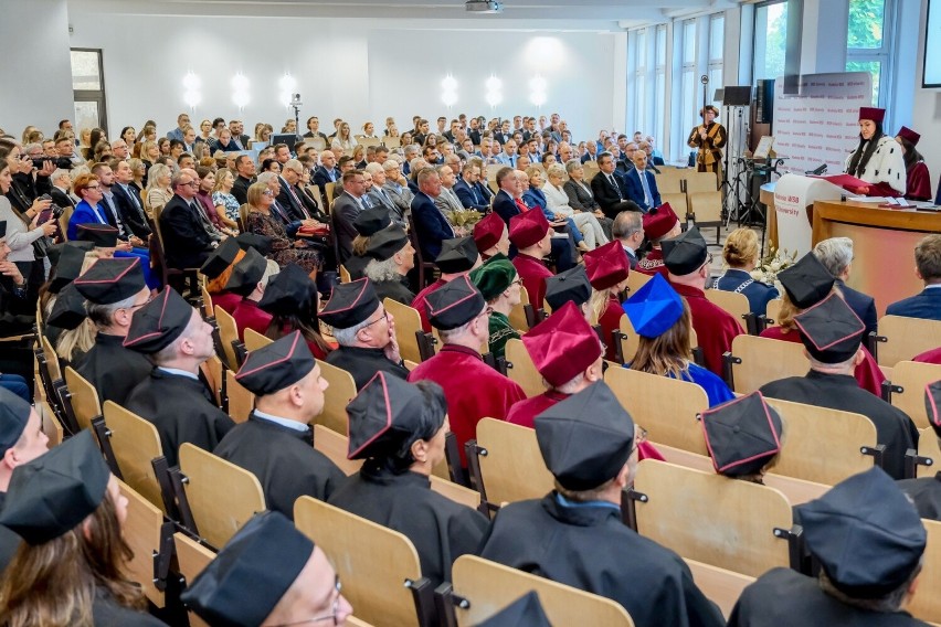 Inauguracja roku akademickiego w Akademii WSB w Dąbrowie...