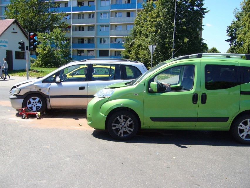 Wypadek w Żorach. Zderzyły się 2 samochody