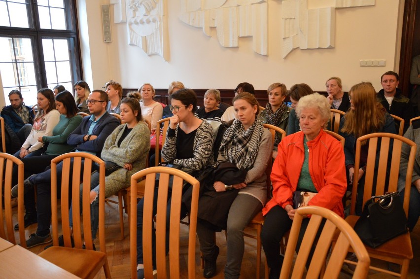 Miastko/Bytów. Porodówka zostaje. Przynajmniej na razie, bo burmistrz poprosiła radnych o opinię i czas na decyzję [ZDJĘCIA/VIDEO]