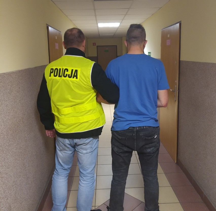 Brzezińscy policjanci złapali klienta, kiedy wychodził z mieszkania dilera