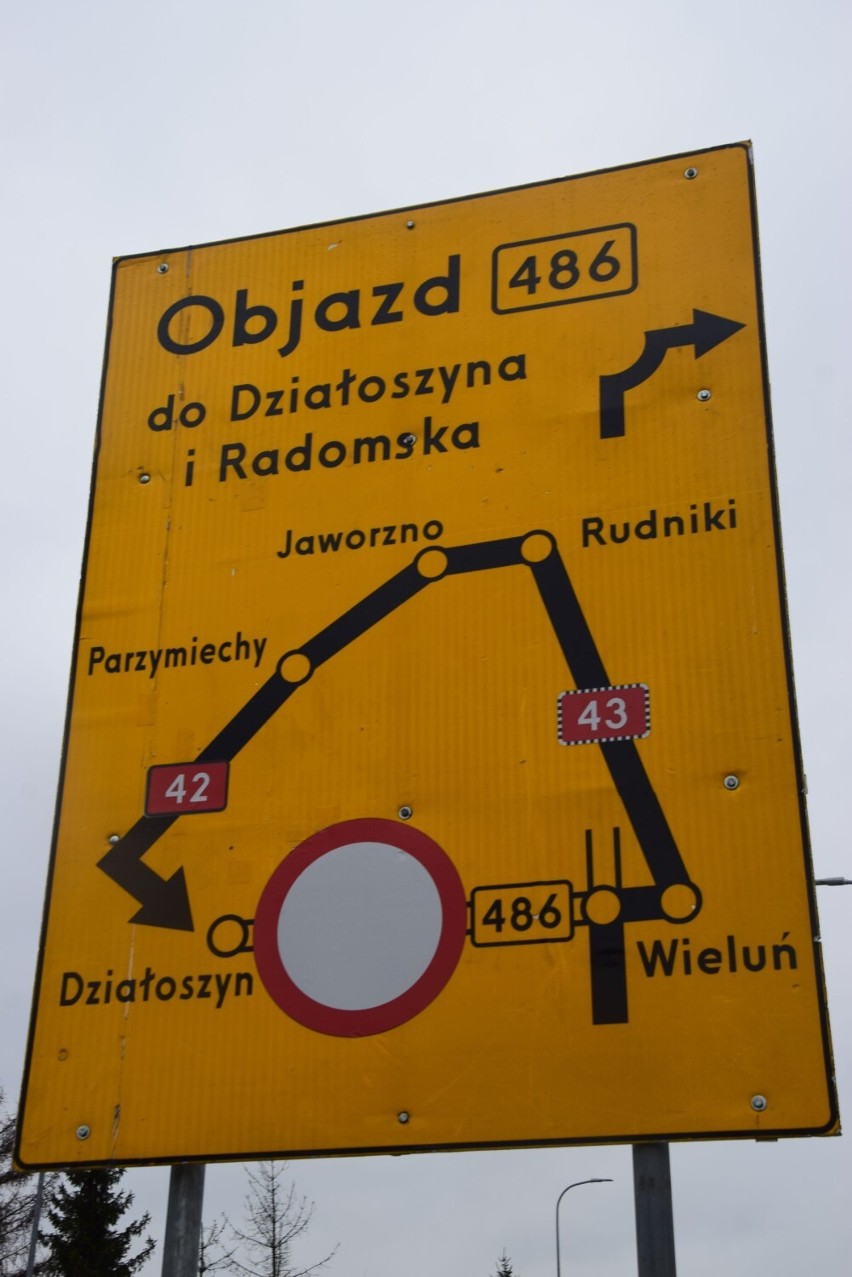 Objazd drogi wojewódzkiej 486. Trwają roboty w Działoszynie. Przebudowa odcinka Ruda-Krzeczów powinna ruszyć jeszcze wiosną