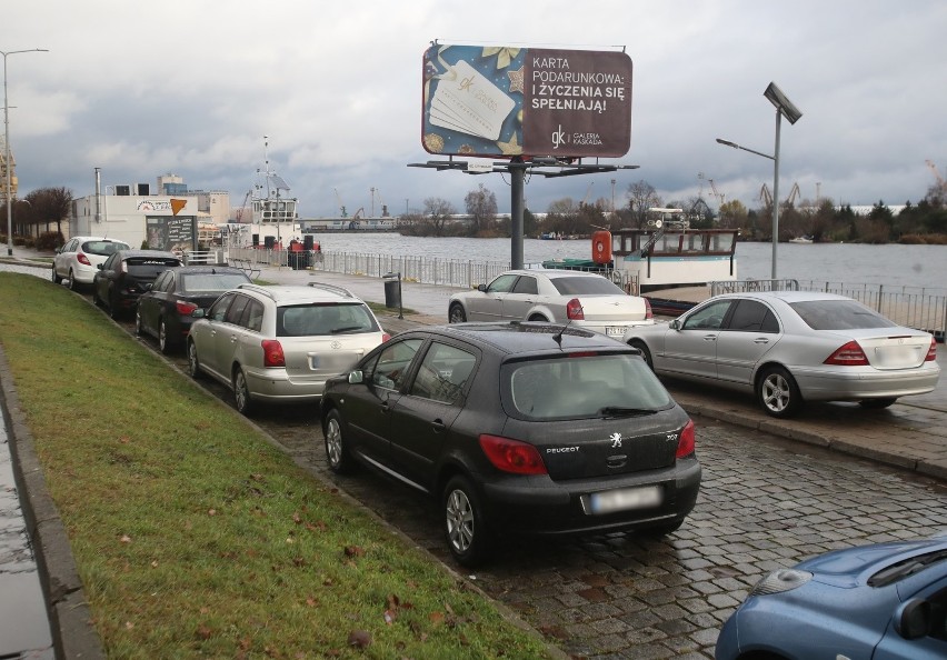 Parkowania przy nabrzeżu Odry w Szczecinie. Straż miejska interweniuje?