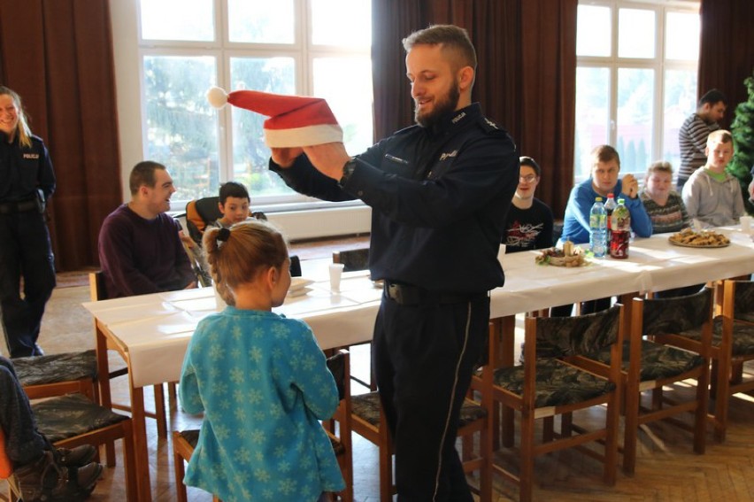 Choinka w krośnieńskiej komendzie