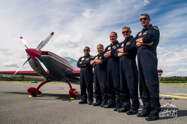 Grupa Royal Jordanian Falcon zaprezenteuje się podczas Nowotarskiego Pikniku Lotniczego