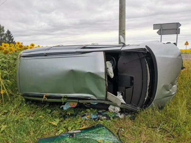 W Grzywnie, na DK 91, zderzyły się dwa samochody osobowe