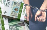 Oszustwo "na policjanta" pod Opocznem. 85-latek wyrzucił przez okno kilkanaście tysięcy złotych. VIDEO
