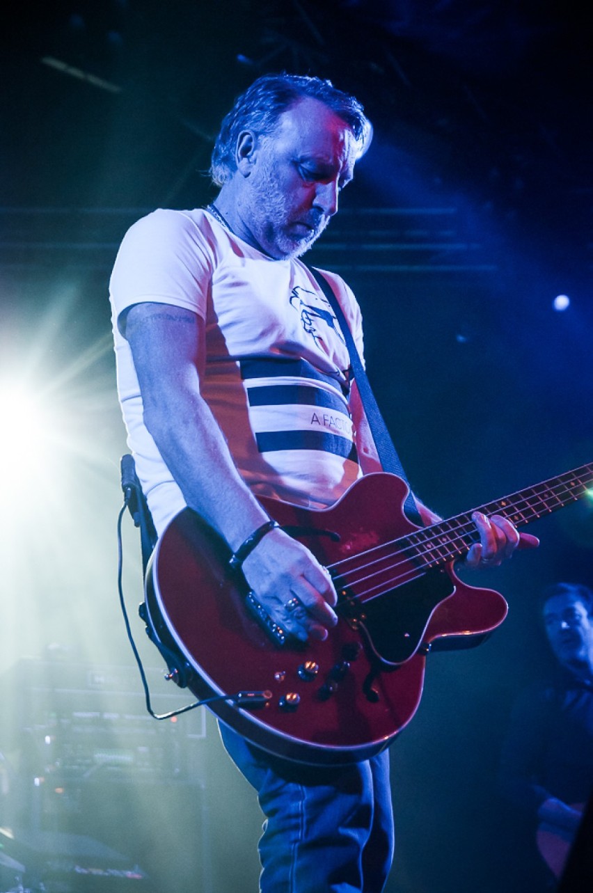 Peter Hook and The Light w Stodole. Zobacz zdjęcia z...