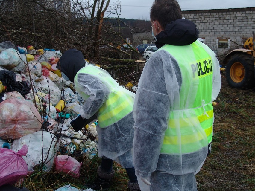 Szczuplinki: Znaleziono 7 ton niebezpiecznych odpadów medycznych [aktl. ZDJĘCIA]