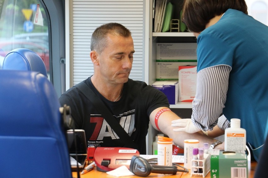 Rekordowa "Ulica zdrowia" w Jarosławiu. Z bezpłatnej akcji skorzystało 746 osób, 28 oddało krew [ZDJĘCIA]