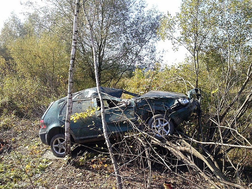 Wypadek w Jabłonicy Ruskiej. 19-latek rozbił cudze auto